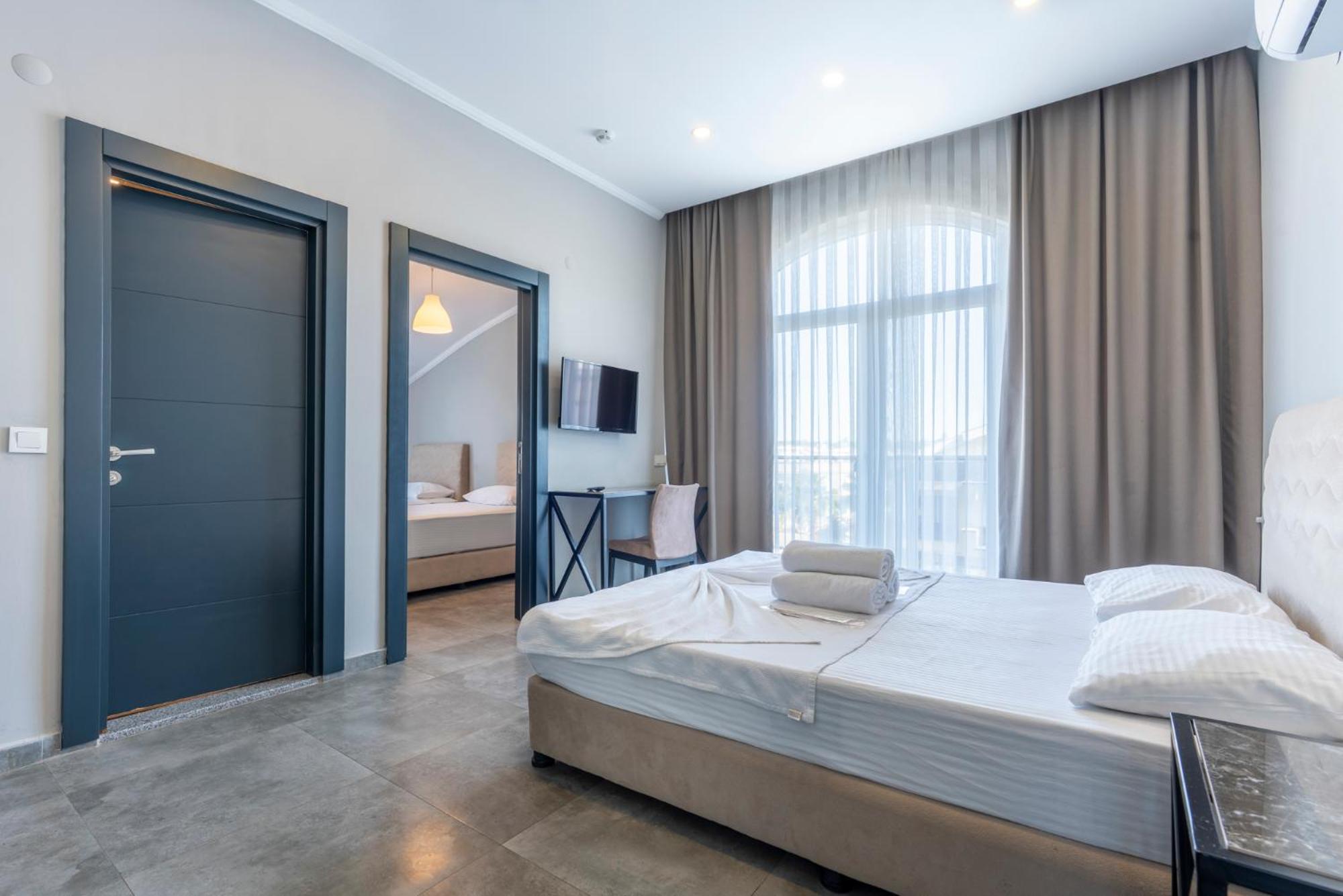 Апарт-отель Lara Homes