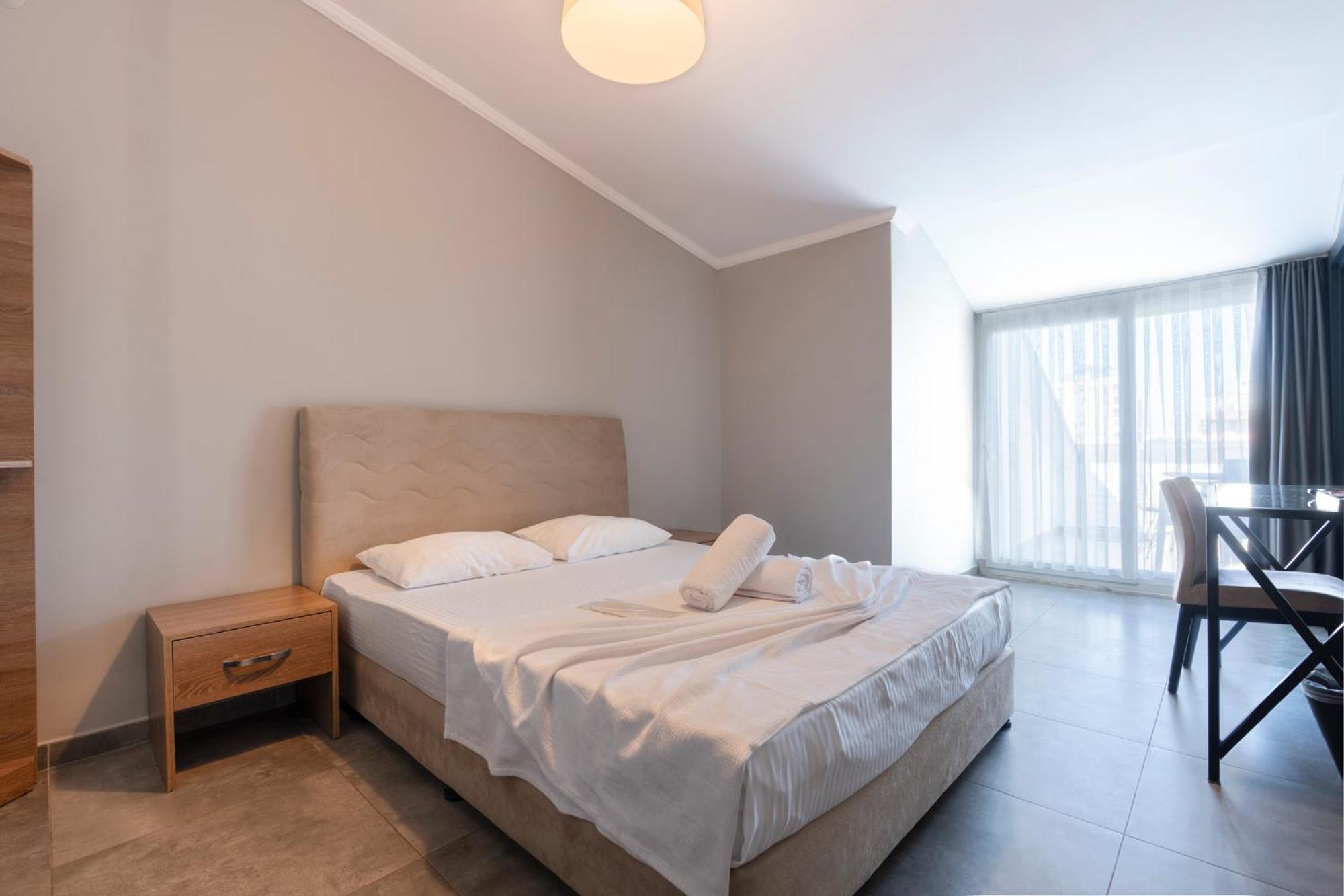 Апарт-отель Lara Homes